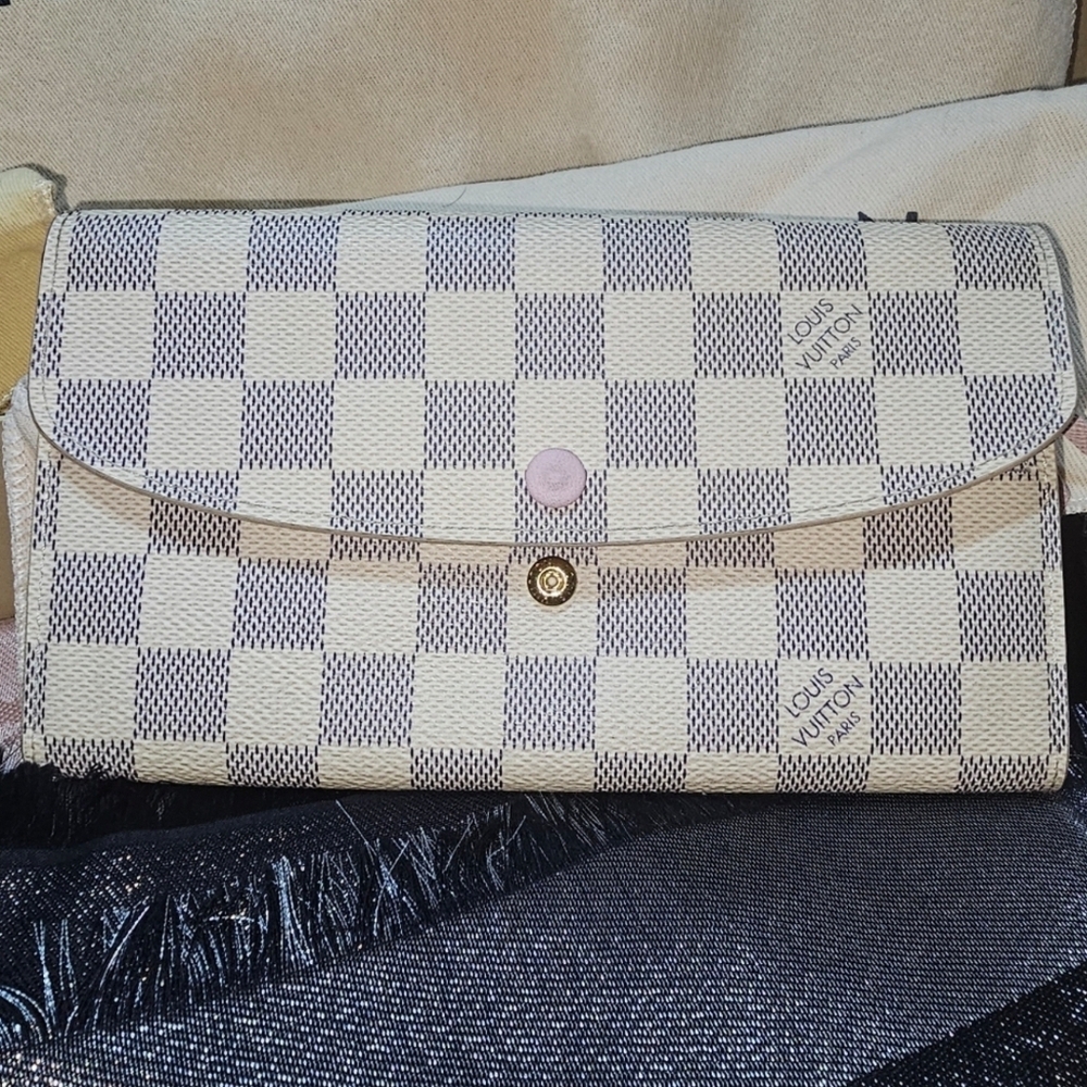 Louis Vuitton Wallet Raffle - Picture 2 of 5